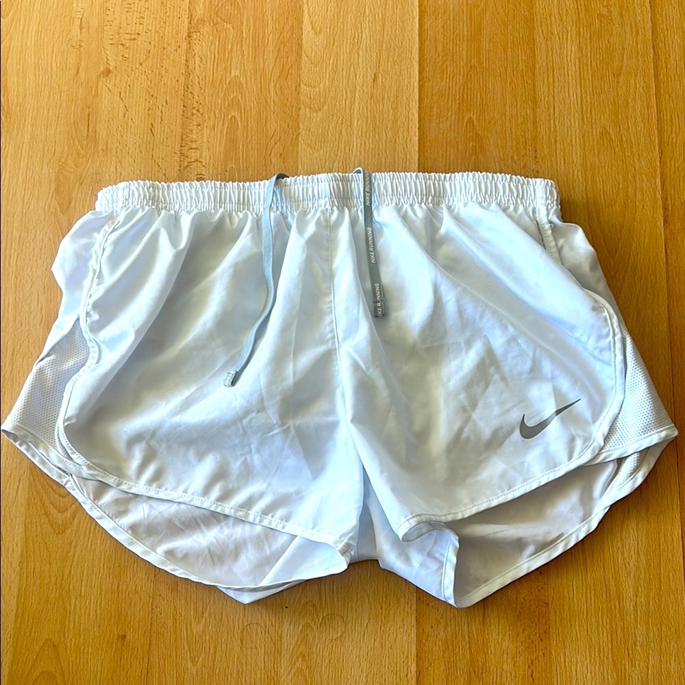 Nike Women's white running Shorts NWOT